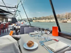 Bateaux Parisiens Seine River Gourmet ล่องเรือรับประทานอาหารกลางวัน/อาหารค่ำพร้อมชมทิวทัศน์
