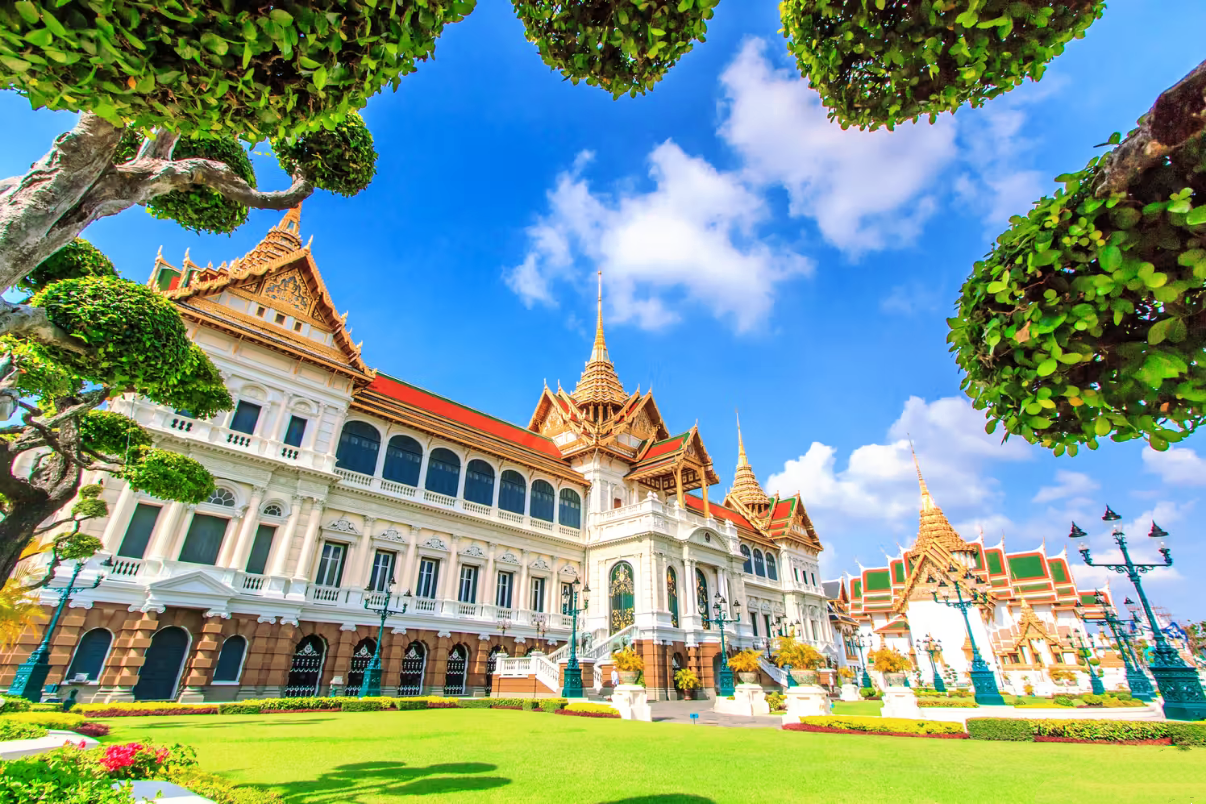 The Grand Palace + Wat Arun + Wat Paknam Phasi Charoen Day Tour|Hotel transfer|Optional Chinese-speaking guide|Private tour