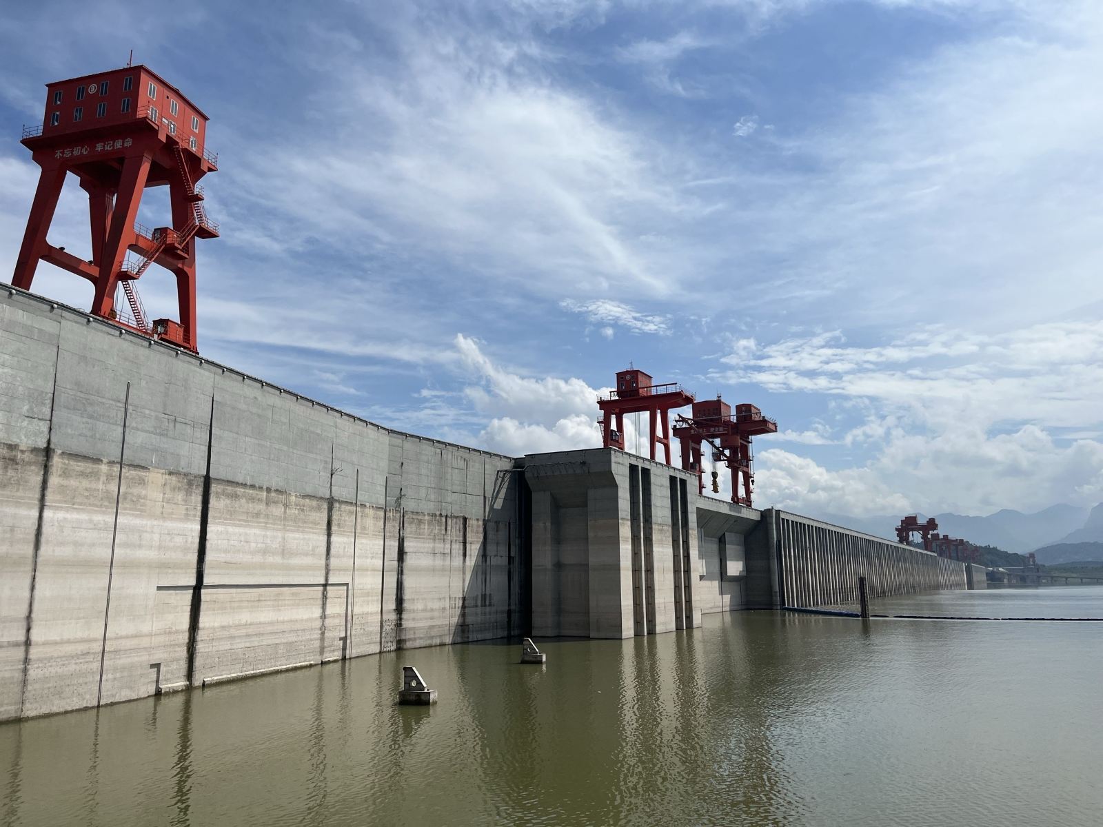 三峽垂直升船機+三峽大壩一日遊【乘豪華遊輪翻越三峽大壩】
