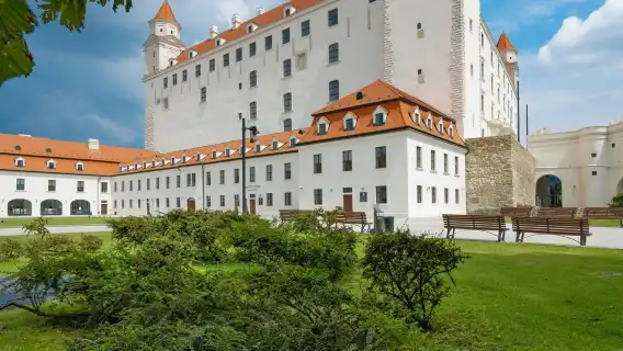Exploring Bratislava Guided Walking Tour with Castle Admission