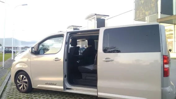 Private transfer Porto to/from Lisbon + attractions stops