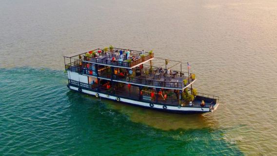 Phnom Penh: crociera al tramonto con birra e piatto di frutta illimitati