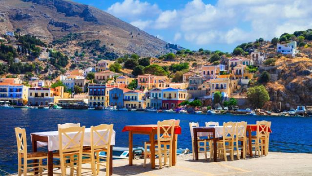 Dari Rhodes: Perjalanan Sehari ke Pulau Symi dan Biara Panormitis