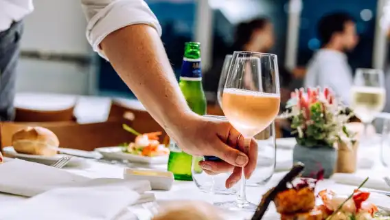 Sydney: Sydney Harbor Lunch Cruise with Welcome Drink