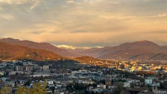 世界文化遺產-貝加莫【崖頂千年城，湖心浮島吻晨光】