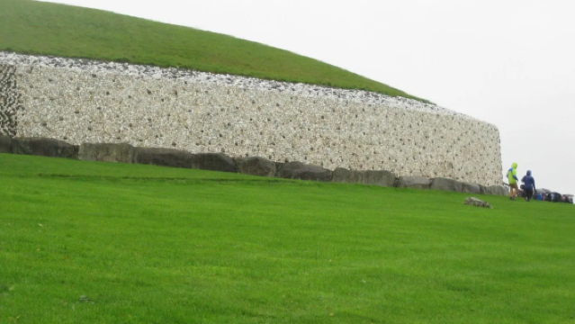 Dublin prehistoric megalithic treasures: Brú na Bóinne + Powerscourt House & Gardens + Ha'penny Bridge