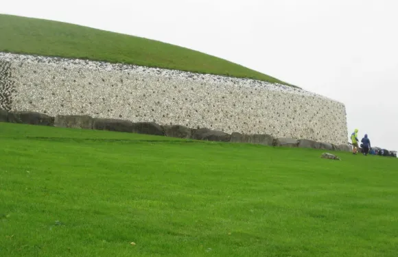 【都柏林史前巨石寶藏】博因考古遺址群+鮑爾斯考特莊園+便士橋