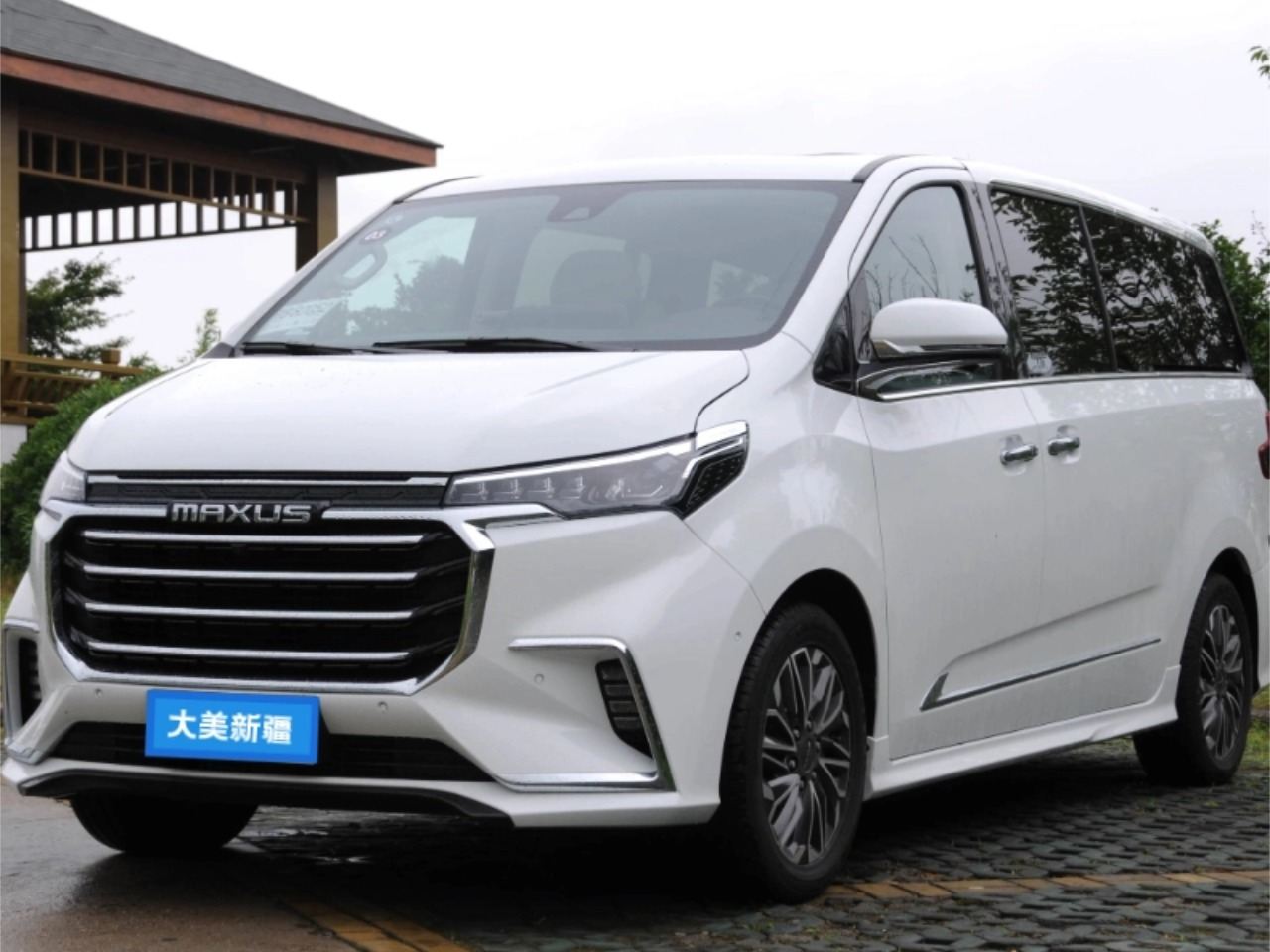 新疆賽里木湖包車遊一天（博樂起伊寧止/7座商務車/營運車輛）