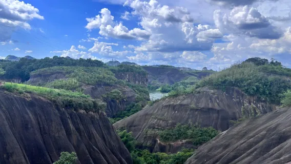 1-day private charter tour to Feitian Mountain, Yuhou Street, and Beihu Park in Chenzhou, Hunan with Chinese and English services available