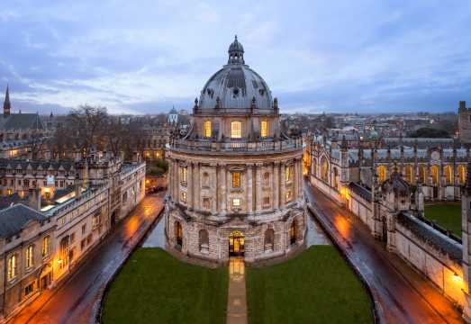 UK Windsor Castle + Stonehenge + University of Oxford In-Depth Guide 1-Day Tour with Multilingual Options