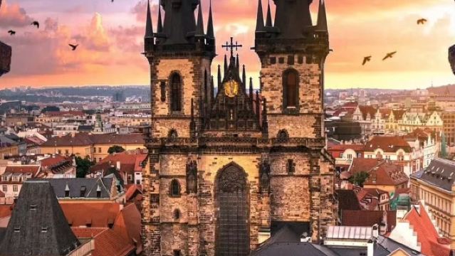 【捷克】布拉格城堡區+查理大橋+小城廣場+高堡｜包車一日遊