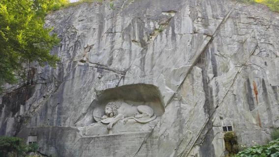 瑞士卡佩爾廊橋+垂死獅子像+天鵝廣場+盧塞恩老城區+盧塞恩湖