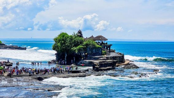 Bali Private Car Tour to Tanah Lot + Tirta Empul Temple + Rice Terraces + Ubud Palace 1-day Tour with Admission Ticket Included