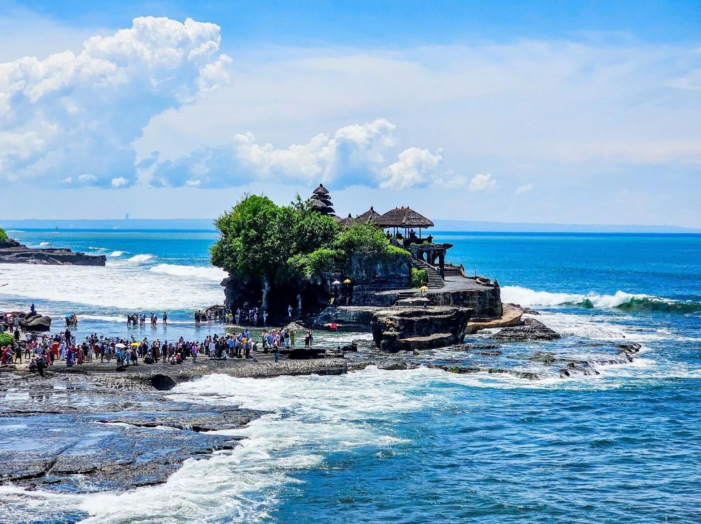 Bali Private Car Tour to Tanah Lot + Tirta Empul Temple + Rice Terraces + Ubud Palace 1-day Tour with Admission Ticket Included