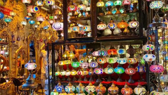 Tour di un giorno a Istanbul: Moschea, Collina di Çamlıca, Bazar Egiziano e Cattedrale