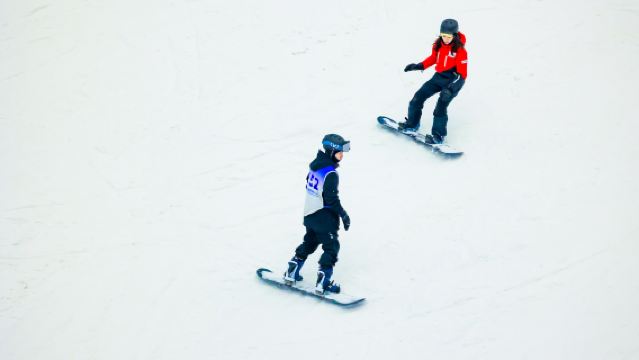(Restaurant Xihua) Petit-déjeuner buffet pour deux + Billets de ski illimités pour deux sur les pistes débutants + Parc d'attractions Rongchuang + 1 bon pour une chambre supérieure au Canton Rongchuang Huajiantang · Yuexue