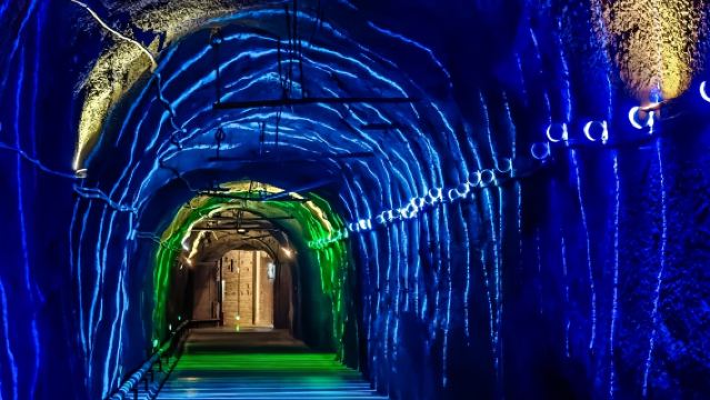 Chongqing Private Day Tour: Cold War 816 Nuclear Site, Underwater Museum & Grand Canyon