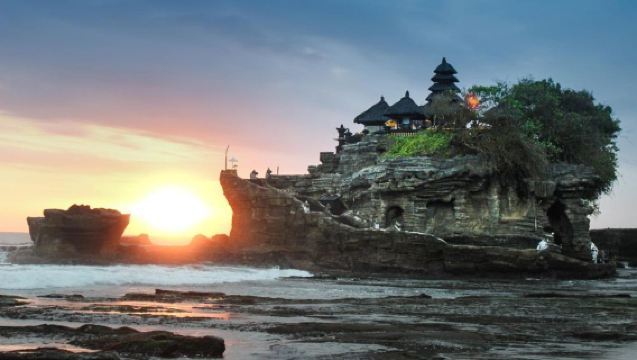 Tanah Lot Sunset Tour: Bali's Most Iconic Temple by the Sea