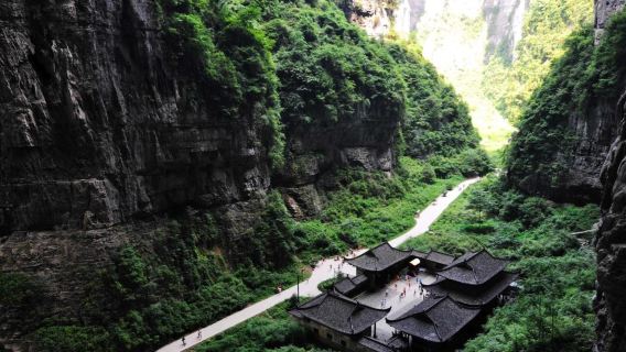 [Sadece Eğlence Küçük Grup] Chongqing Wulong Tiankeng Yer Yarığı Turu | Kapıdan Alma + İngilizce Hizmet