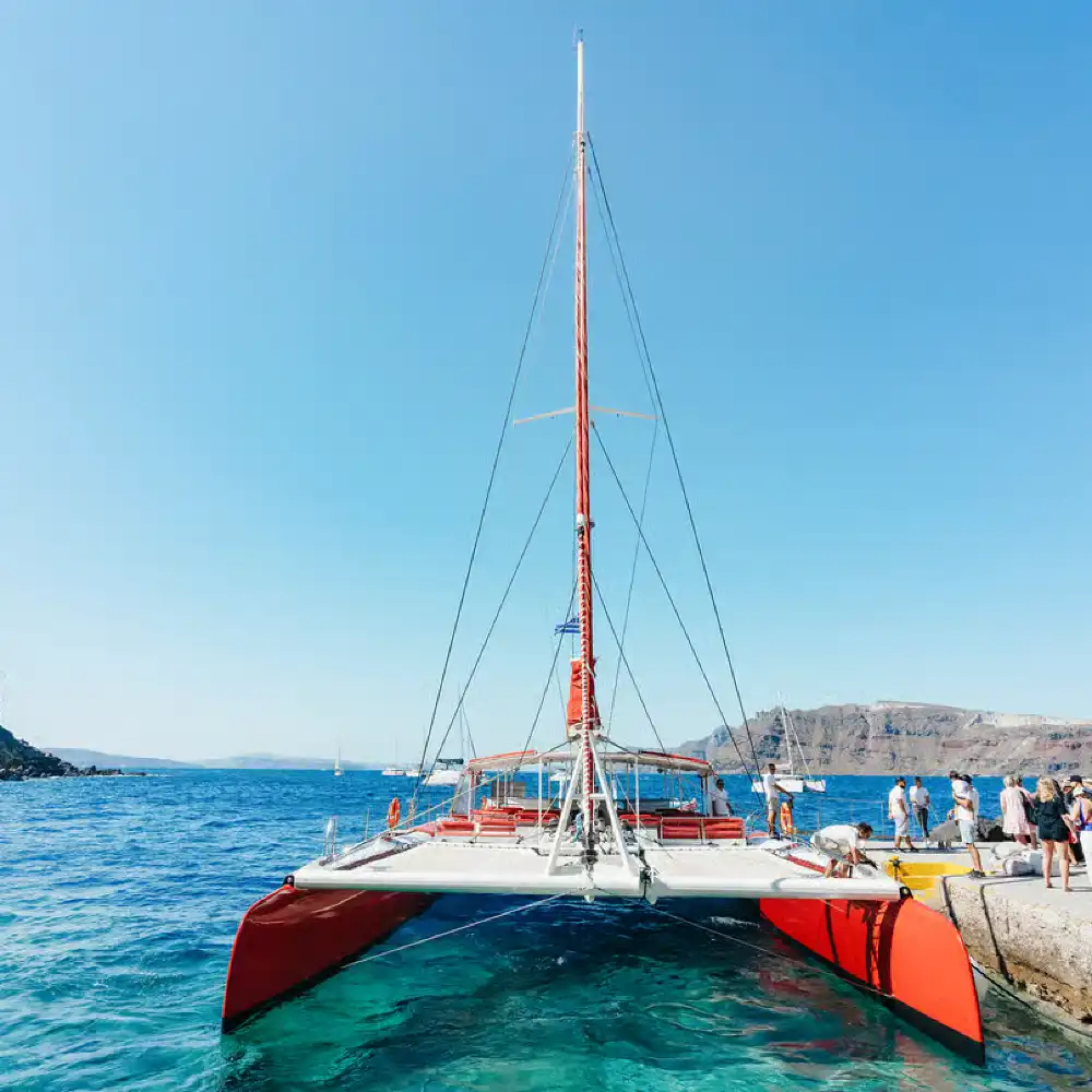 ギリシャ サントリーニ島 ダイナミックレッドカタマランクルーズ