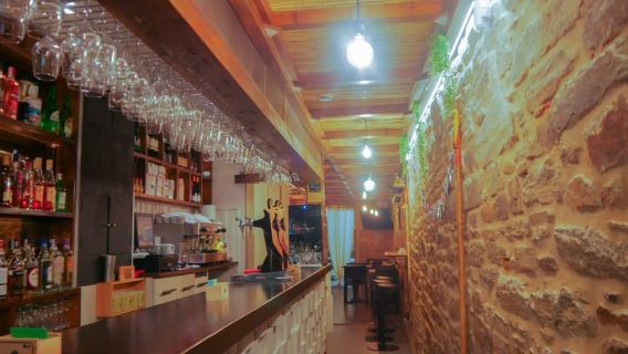 Santiago de Compostela: Cheese and Wine Tasting Experience