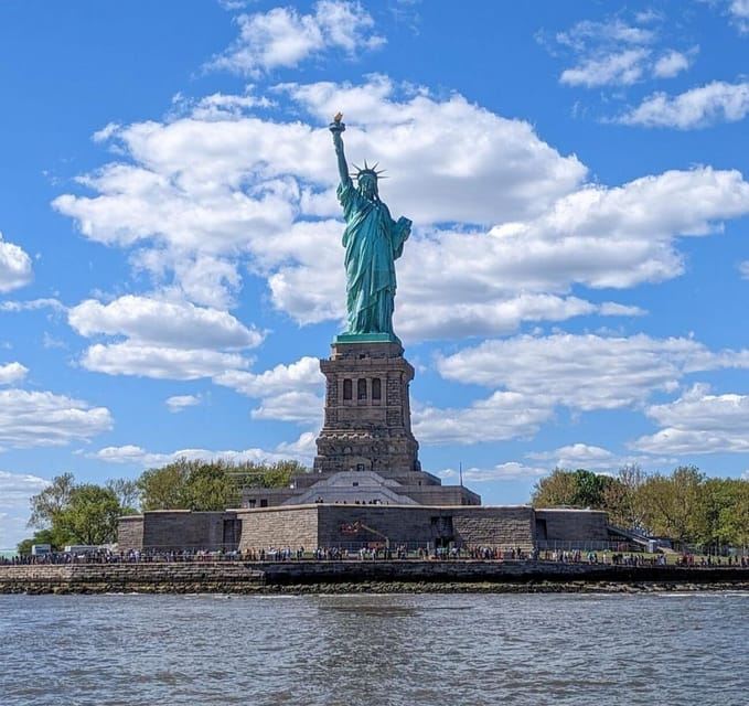 NYC: 自由の女神像＆エリス島ツアー（宿・ホテル送迎付き） | Trip.com