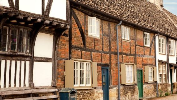 From Bath: Stonehenge & the Cotswolds Day Tour with Entry