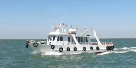 河北滄州黃驊東渡碼頭包船出海捕魚3小時(贈送鯖魚蒸餃+魚獲可加工現吃或打包帶走+標配KTV和衛生間)