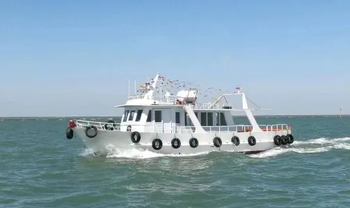 河北滄州黃驊東渡碼頭包船出海捕魚3小時(贈送鯖魚蒸餃+魚獲可加工現吃或打包帶走+標配KTV和衛生間)