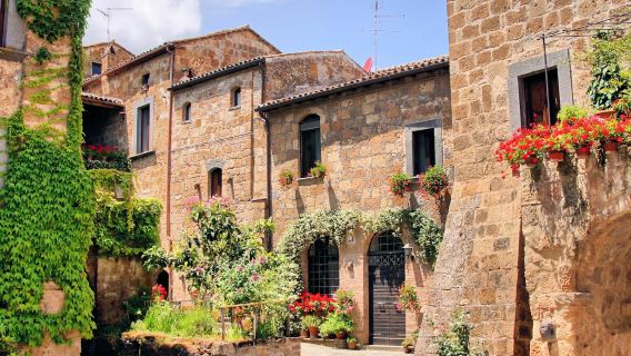 Civita di Bagnoregio, Montepulciano y Orvieto: Excursión desde Roma + Comida y Vino
