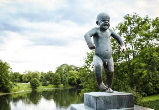 ノルウェー+ヴィーゲラン彫刻公園+オスロ市庁舎+オスロ大聖堂ワンデー