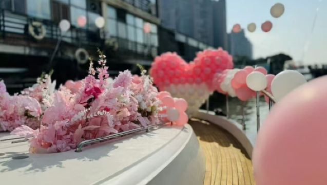 【廣州遊艇生日求婚精美套餐】廣州珠江豪華遊艇包船+生日求婚佈置~升級豪華精美佈置套餐~體驗珠江浪漫