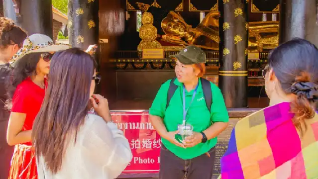 Chiang Mai Old City & Temples Guided Walking Tour – 2 Hours