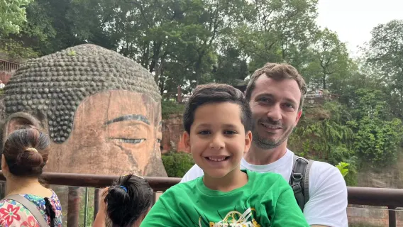 Excursión imperdible de un día desde Chengdu al Gran Buda de Leshan y la ciudad antigua de Huanglongxi. Elija entre varias opciones de recorrido.