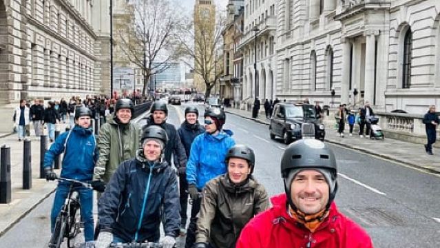 London: Royal Parks and Palaces Afternoon Bike Tour
