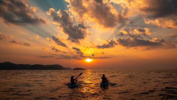 From Lloret de Mar: Fenals Beach Sunrise Kayaking Tour