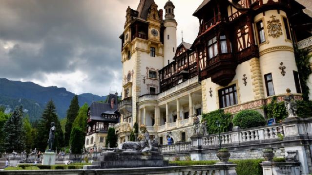 Sinaia: Peleș Castle Tour with An Expert Guide
