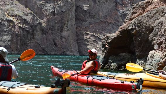 Dari Las Vegas: Lawatan Kayak Gua Zamrud Berpandu