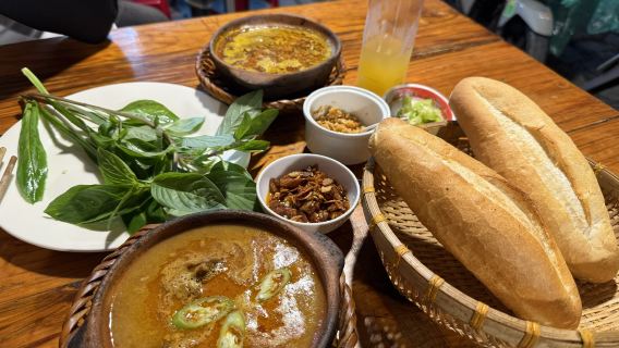 Da Lat Nacht: Lokales Essen & Sightseeing mit dem Roller