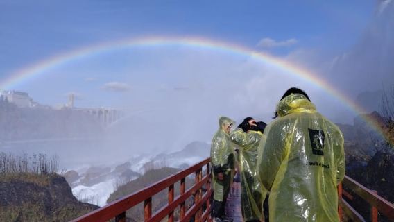 Niagara, États-Unis : visite hivernale de la grotte des vents