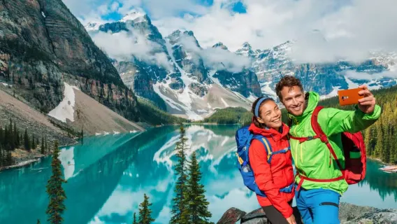 Lake Louise, Moraine Lake 1-Day Tour from Calgary