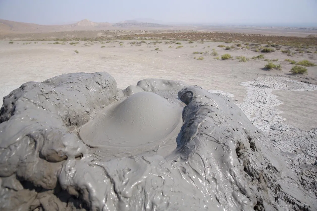 Tour giornaliero a Baku, Azerbaigian: vulcani di fango, moschea e murales [partenza garantita con un solo partecipante + partenza giornaliera]