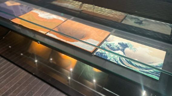 Immergiti nello spirito dell'era Edo: un'esperienza profonda tra l'arte di Hokusai e la sacra cultura del sumo