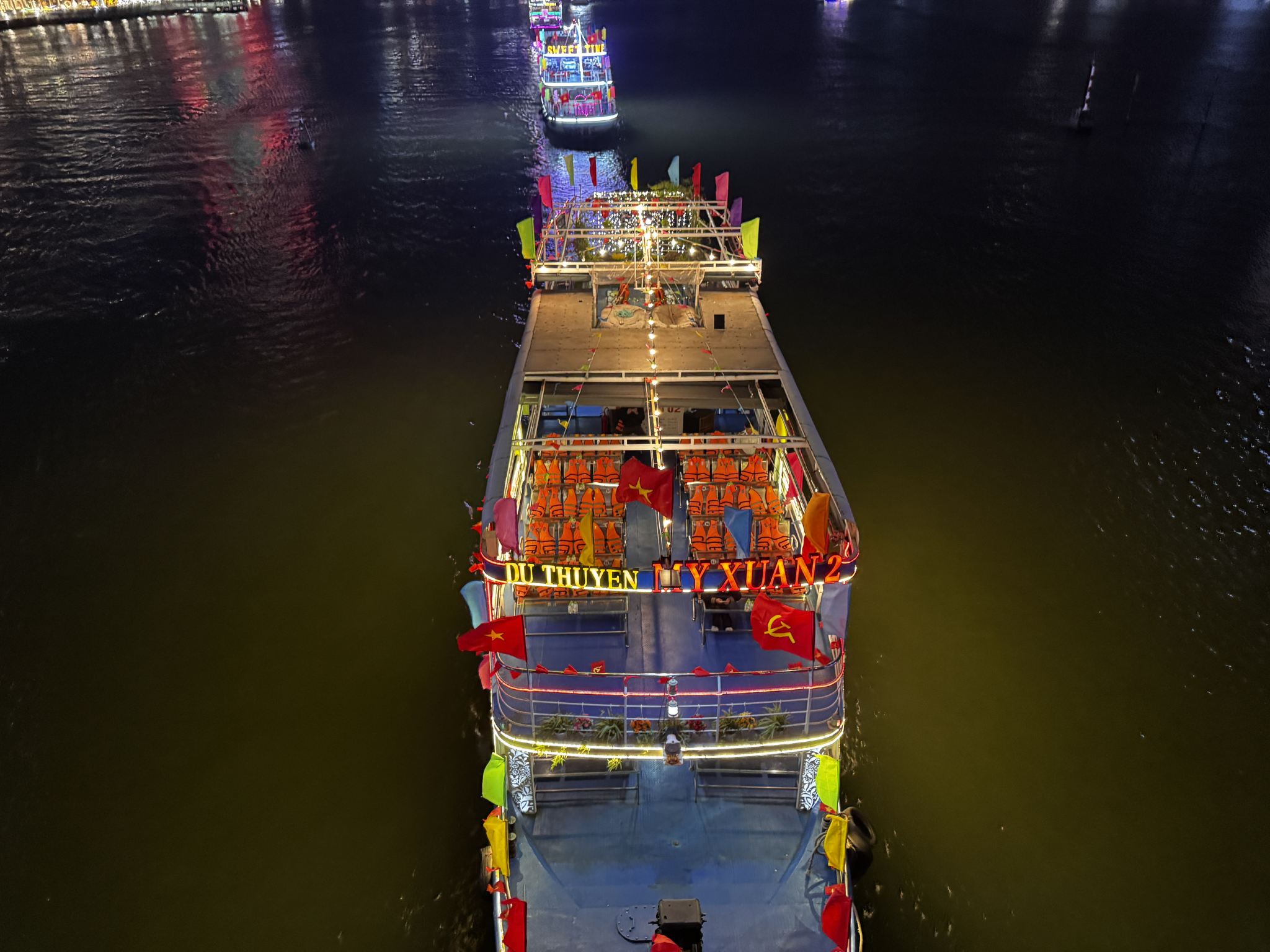 Croisière de nuit sur la rivière Han à bord du My Xuan à Da Nang