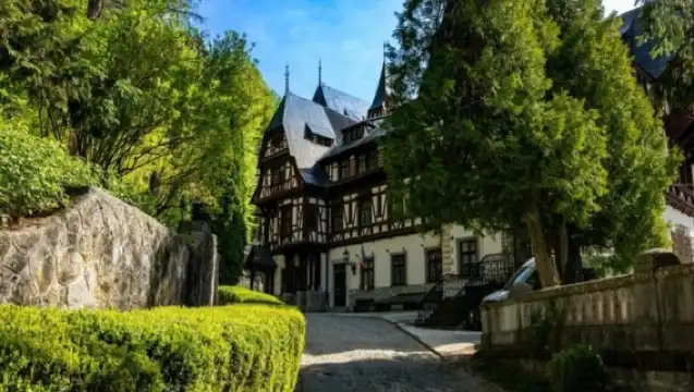 Romanian Vampire Castle + Peleș Castle + Brasov day tour [English/Spanish]