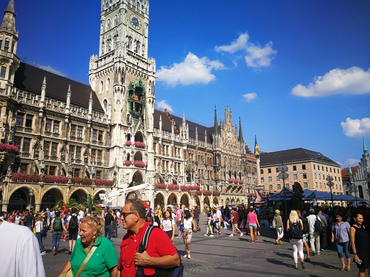 Marienplatz + Beer and Oktoberfest Museum + FC Bayern Fan World + Karlstor Day Tour