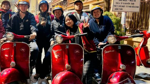 Hanoi: tour gastronomico guidato in Vespa nel centro storico + trasferimenti