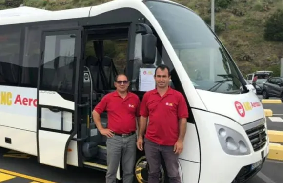 蓬塔德爾加達：機場與市中心巴士接送服務