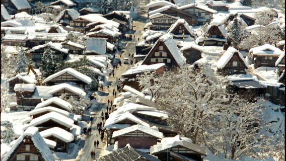 Hida Takayama and Shirakawa-go Gassho Village Day Tour (Small Group for 4-9 People)