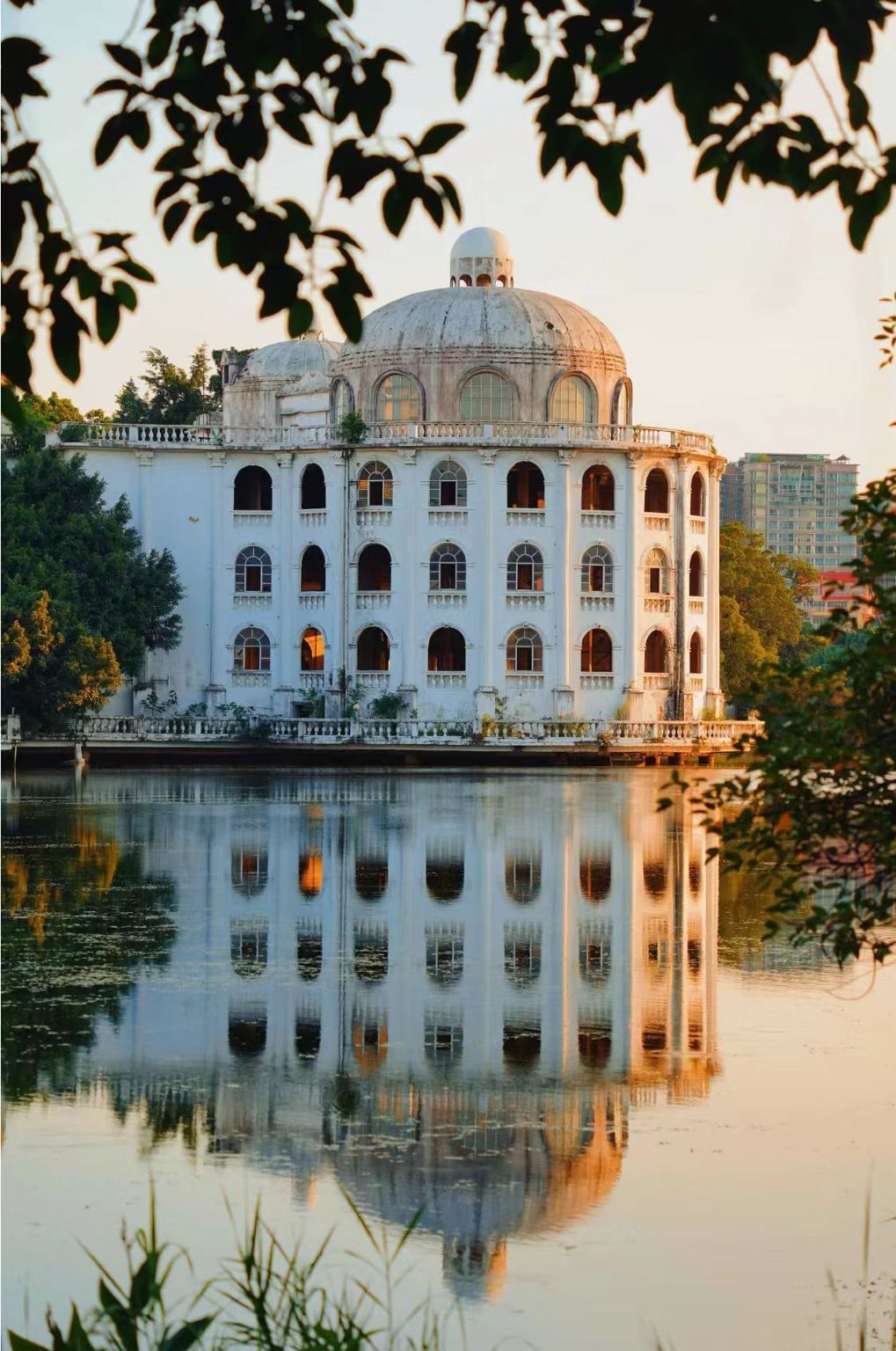 Guangzhou Day Tour to Popular Attractions: Experience Cantonese Culture and Visit a 4A-Rated Shopping Mall